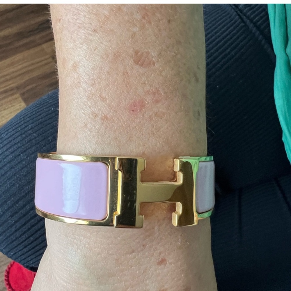 Lavender Gold-Toned H Clasp Bracelet